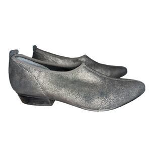 NakedFeet Leather Slip On Low Heel Pointed Toe Loafer Sz 8 Grey Metallic Whimsy